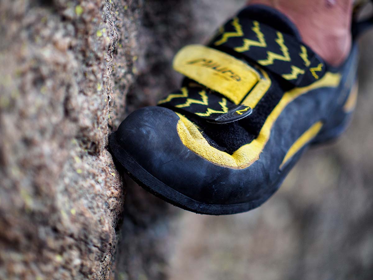 Rock climbing shoe (La Sportiva Miura VS edging)